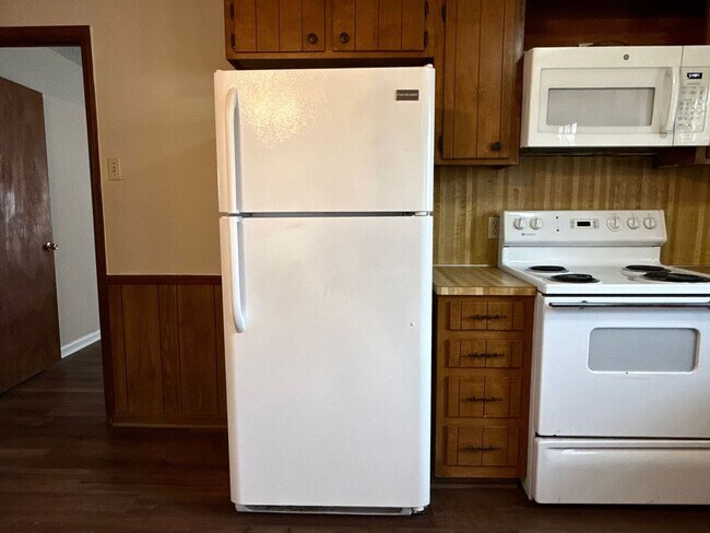 Building Photo - 2 Bedroom, 1 Bathroom Home