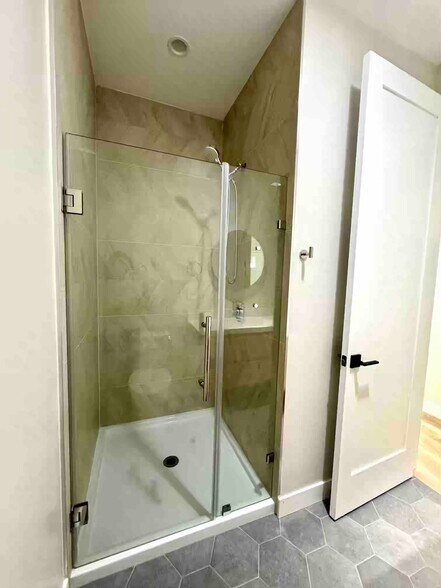 Building Photo - 7780 Inverness Dr