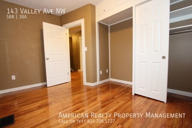 Building Photo - 143 Valley Ave NW