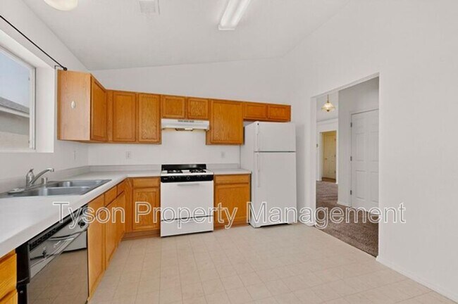 Building Photo - 908 Bursum Ln SE