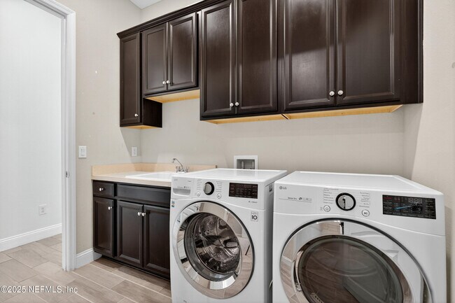 Building Photo - 215RENT Carina Trl