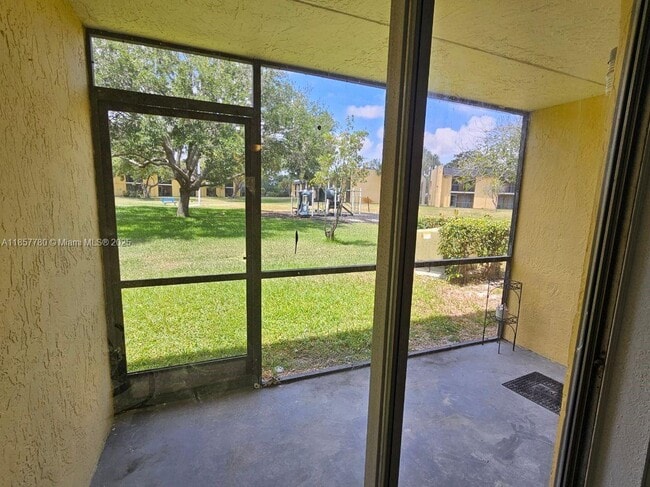 Building Photo - 605 Meadows Cir