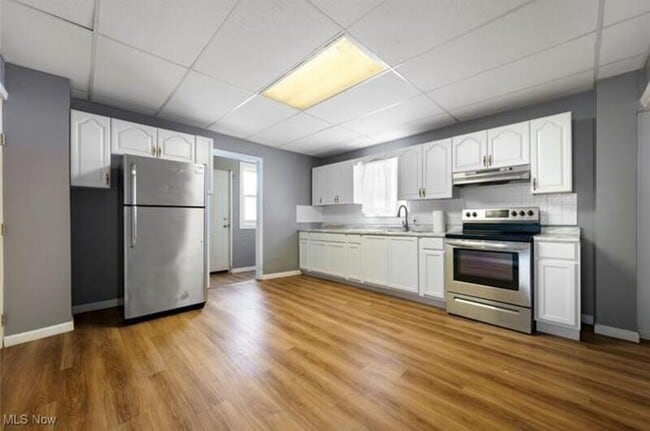 Building Photo - 3414 Daisy Ave