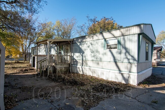 Building Photo - 3 Bedroom 2 Bath