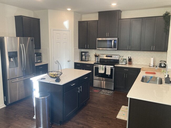 Building Photo - Charming 4 beds 2.5 baths in Pflugerville