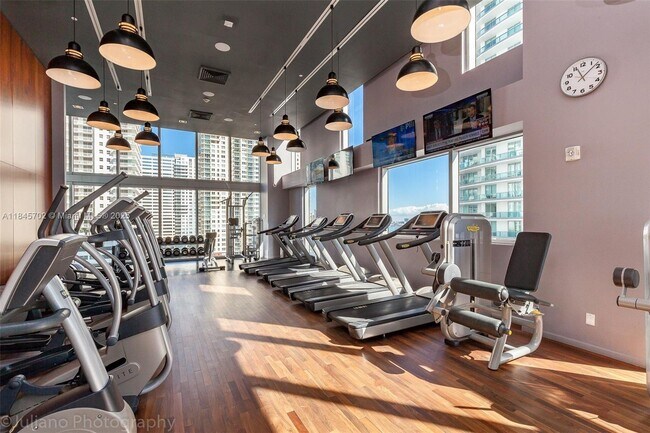 Building Photo - 1300 Brickell Bay Dr