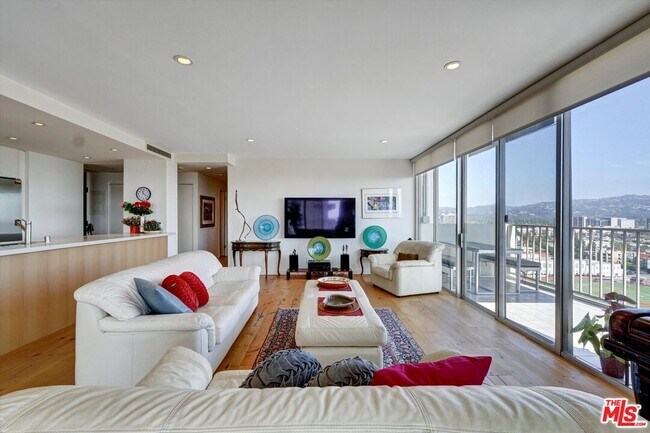 Building Photo - 2160 Century Pk E