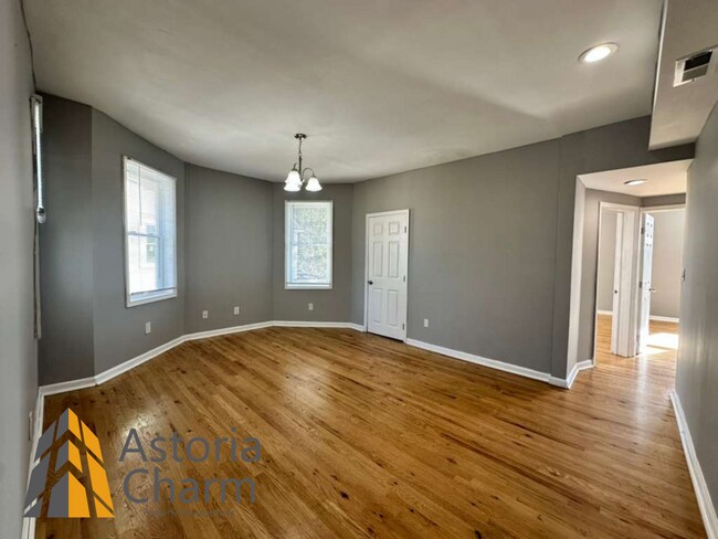 Building Photo - 3004 Clifton Ave