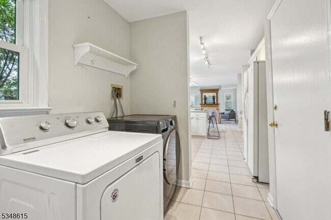 Building Photo - 12 Baumgartner Ct