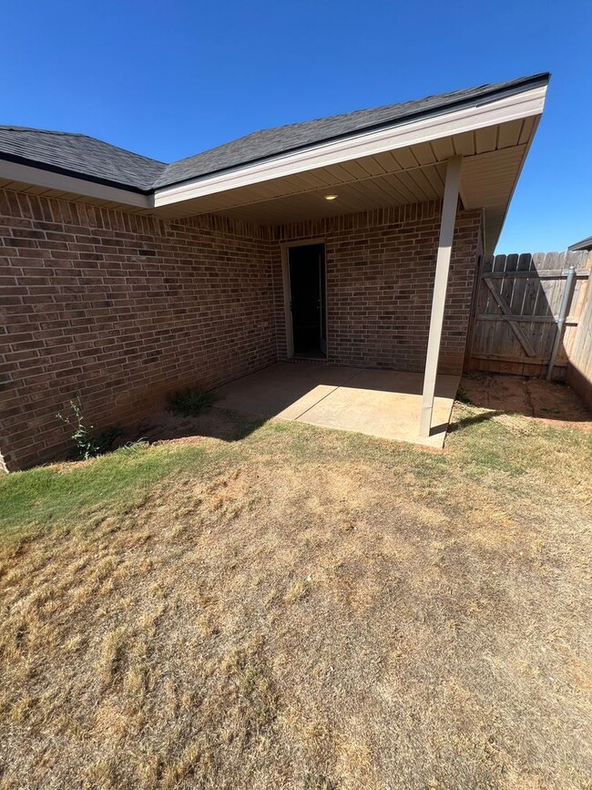 Building Photo - Lubbock Cooper ISD 3 Bedroom/2 Bathroom AV...