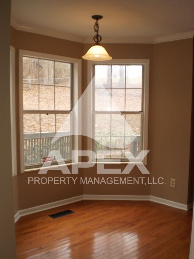 Building Photo - Spacious 3 Bd - 2.5 Ba  Cottage Style 2-St...