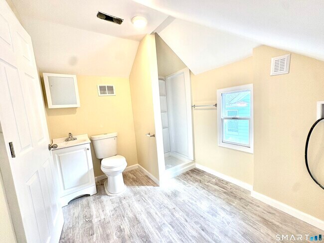 Building Photo - 129-131 Highland Ave