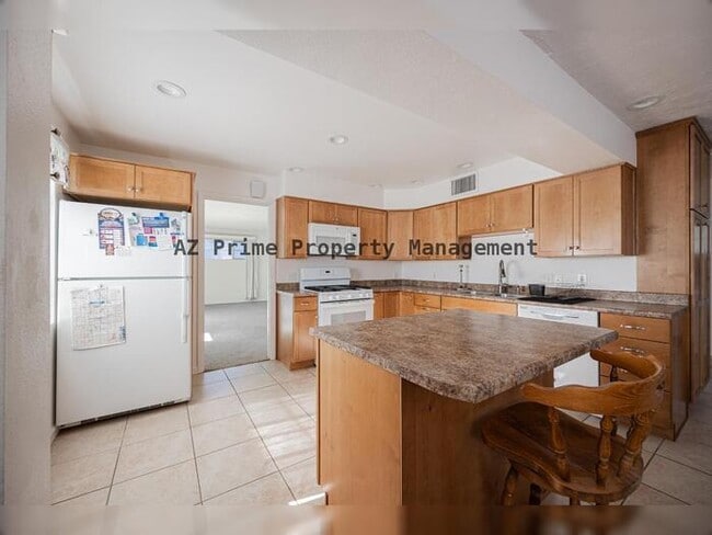 Building Photo - 530 W 15th St