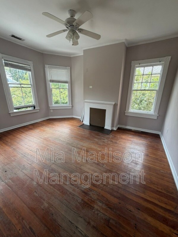 Building Photo - 305 W 39th St