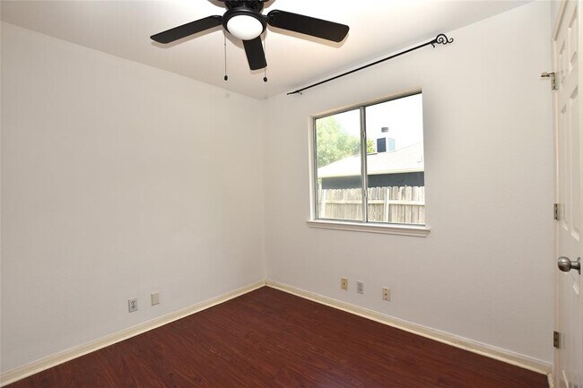 Building Photo - 240 Briarstone Dr