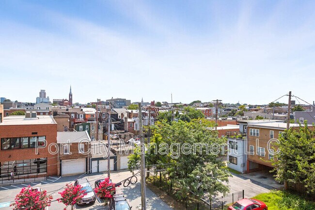 Building Photo - 1125 Race St