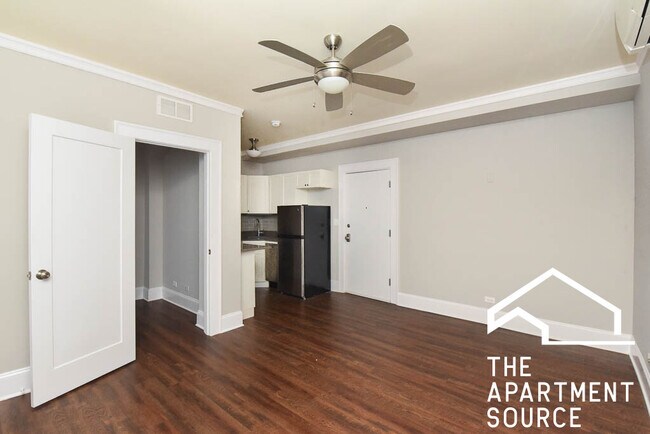 Building Photo - 827 W Lakeside Pl