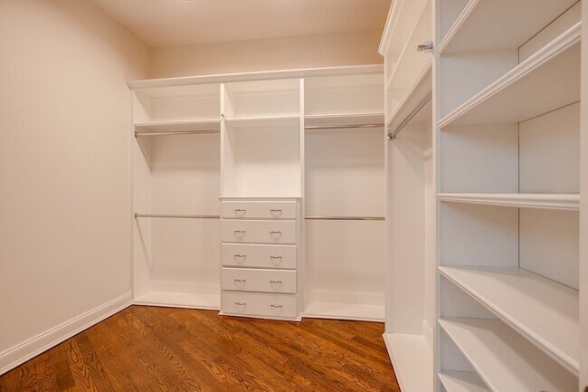 Building Photo - 2905 Parthenon Ave