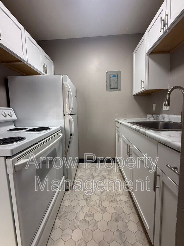 Building Photo - 1215 E Street-7