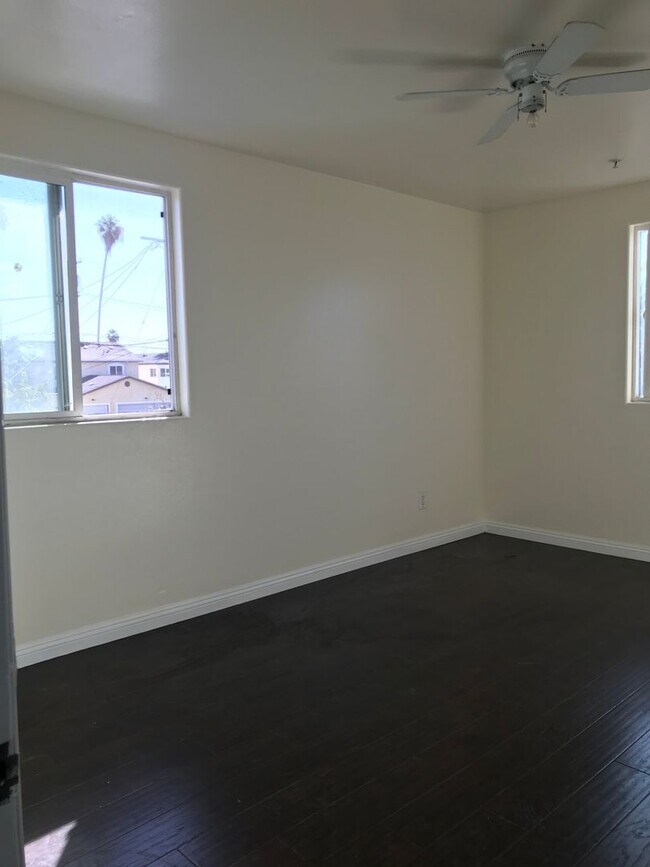 Building Photo - 83(430)