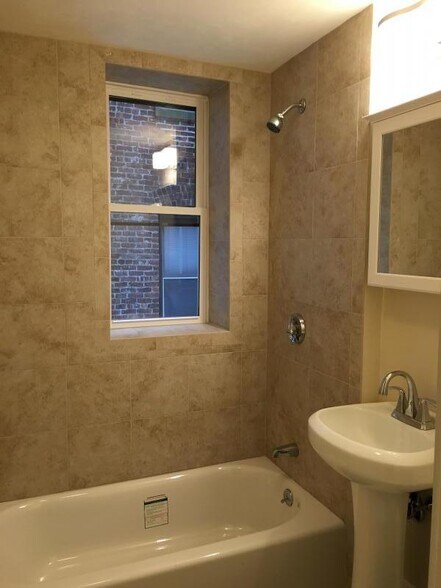 Building Photo - 884 Huntington Ave