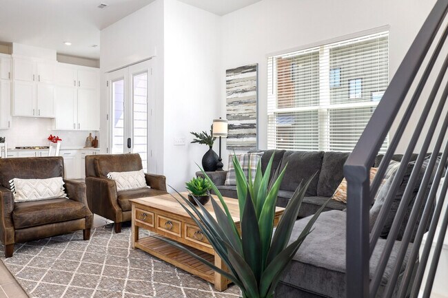 Building Photo - 158 E South St