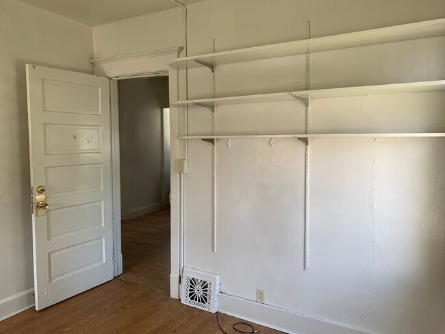 Building Photo - 1302 4th St