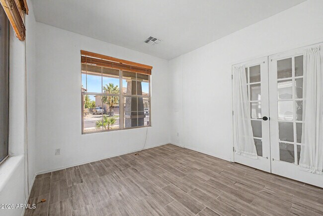 Building Photo - 3119 W Pleasant Ln
