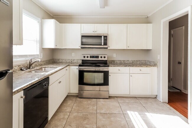 Building Photo - 629 16th Terrace Cir NW