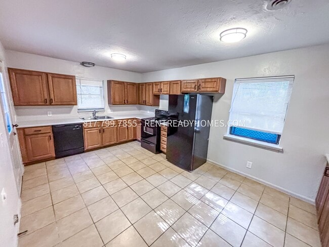 Building Photo - 621 Cedar Dr