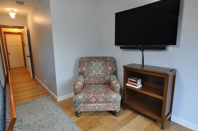 Building Photo - 4 Bedroom Pool Home for Rent in Woodland H...
