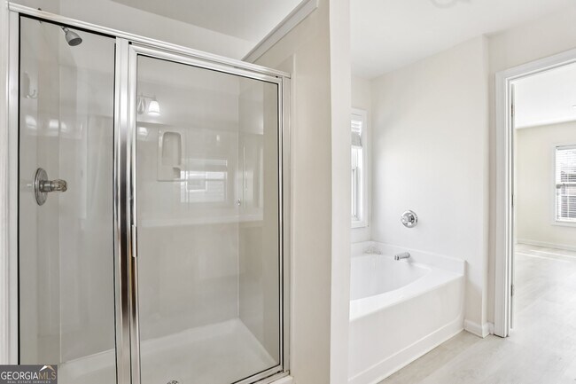 Building Photo - 5940 Bentley Way