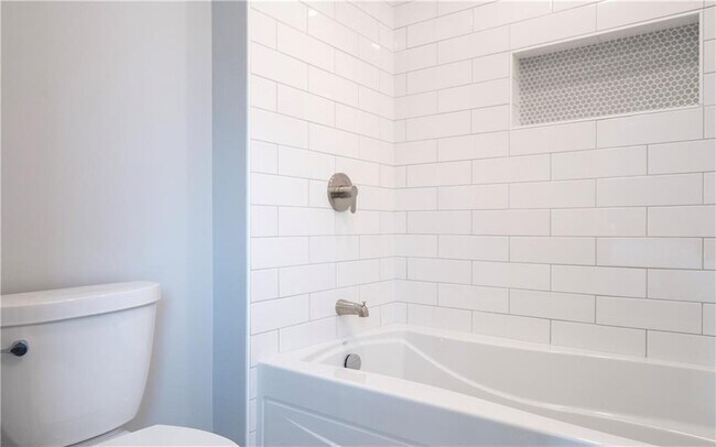 Building Photo - 118 Ruggles Ave