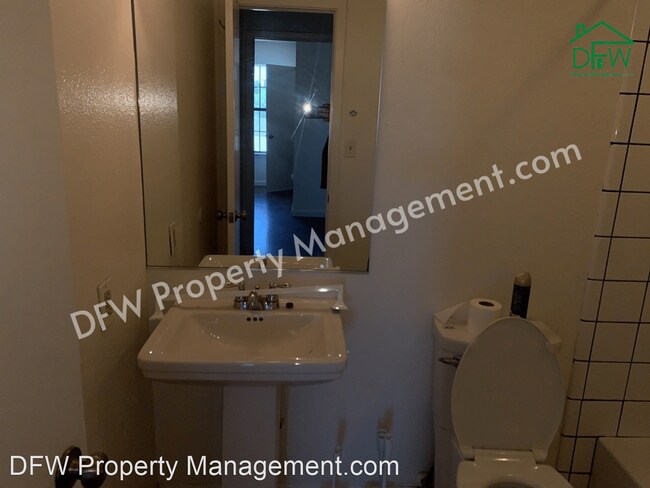 Building Photo - 2 br, 1.5 bath Apartment - Walnut Apartmen...