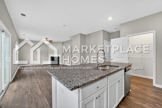 Building Photo - 559 Cliff St