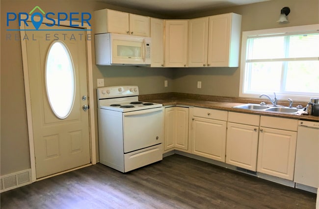 Building Photo - Spacious Wausau 4-Bedroom with Porch & Backyard