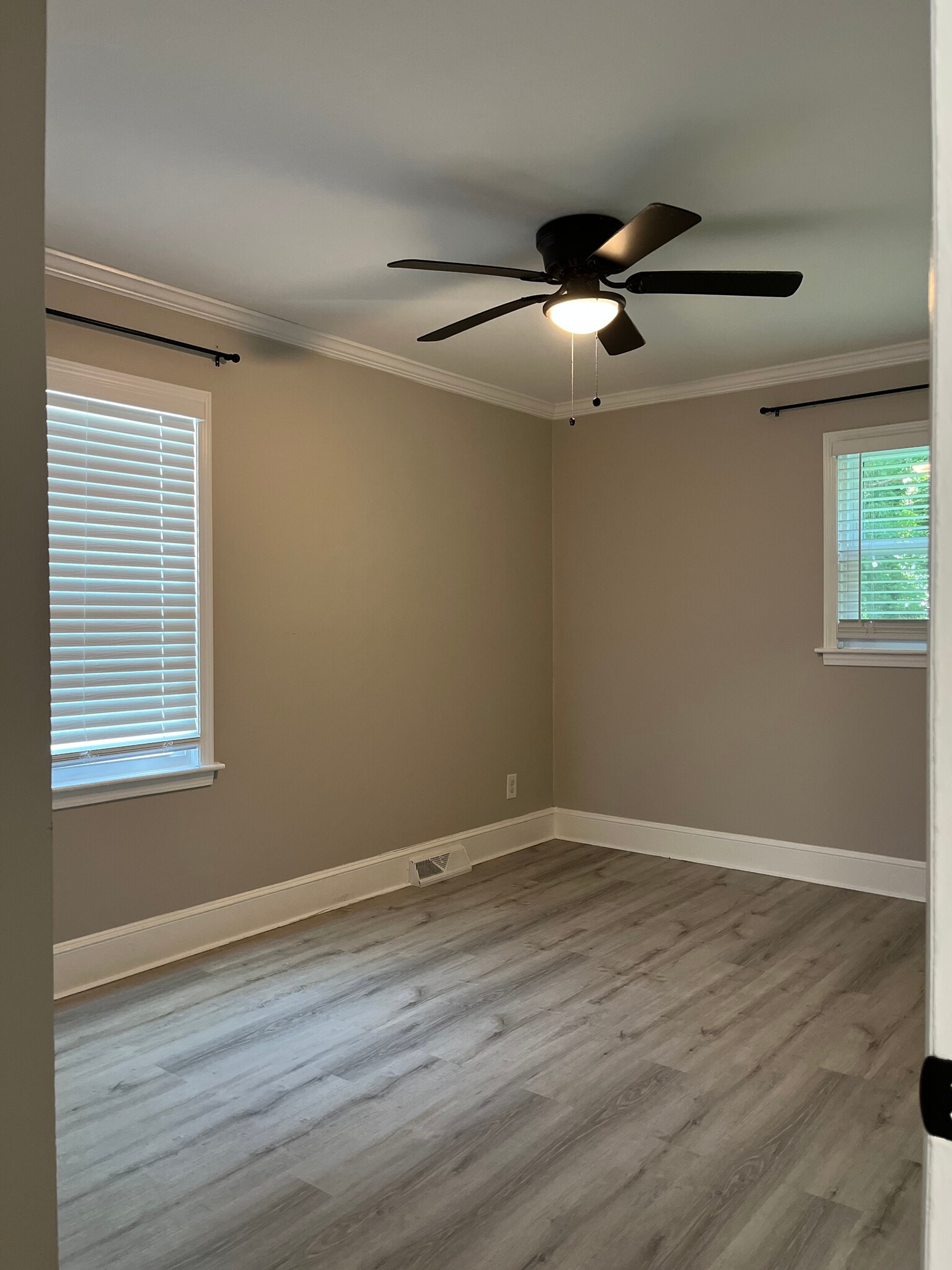 Building Photo - 2730 Eastway Dr