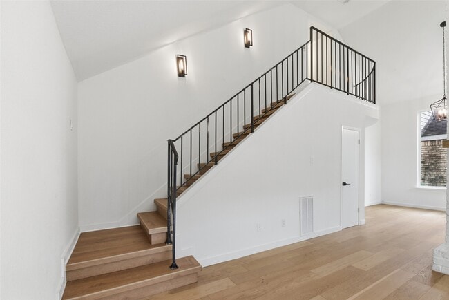 Building Photo - 5103 Austin St