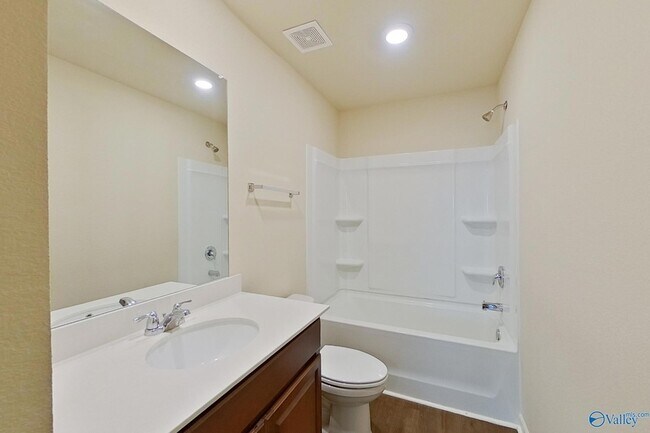 Building Photo - 1067 Pilgrim Ln