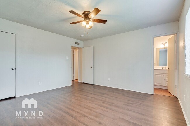 Building Photo - 3237 Chalmette Ct