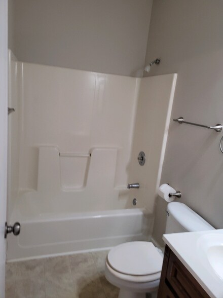 Building Photo - 351 Chicago Rd