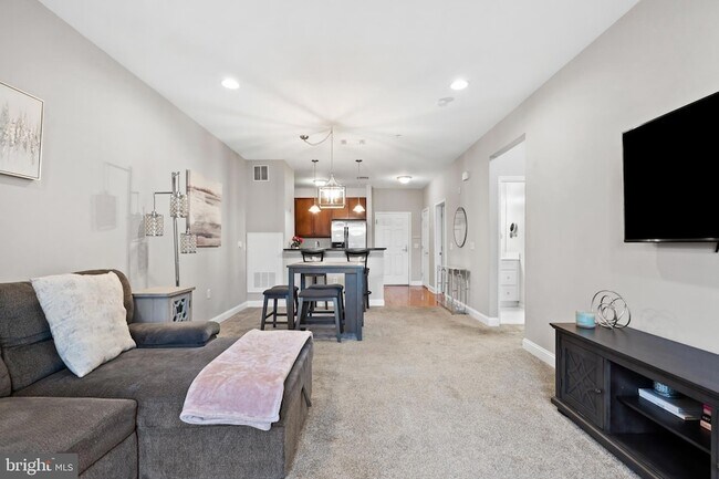 Building Photo - 200 W Elm St