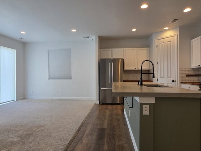 Building Photo - 25606 E Bayaud Ave