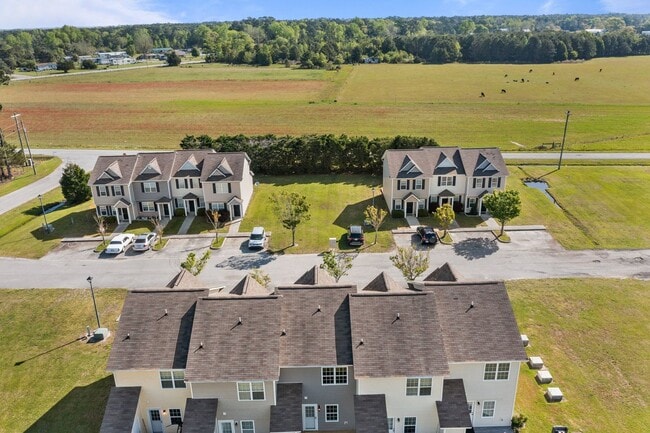 Building Photo - Welcome to Raymond's Landing!