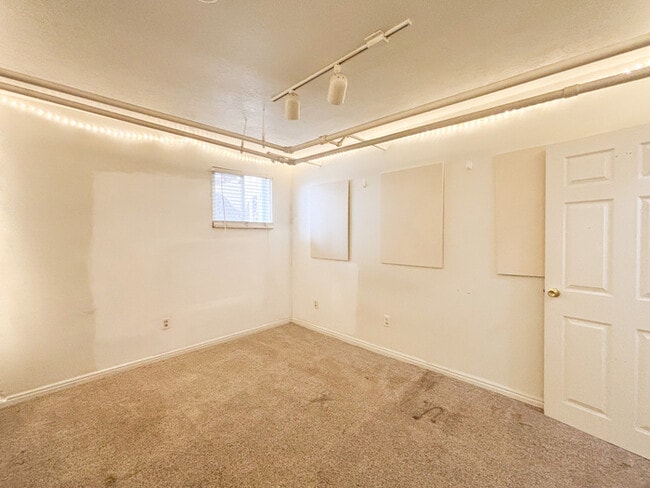 Building Photo - Large 2 Bedroom Basement Apartment - Close...