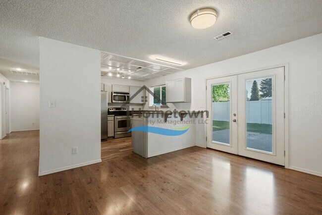 Building Photo - 3 Bedroom Home with Attached 3-Bay Garage ...