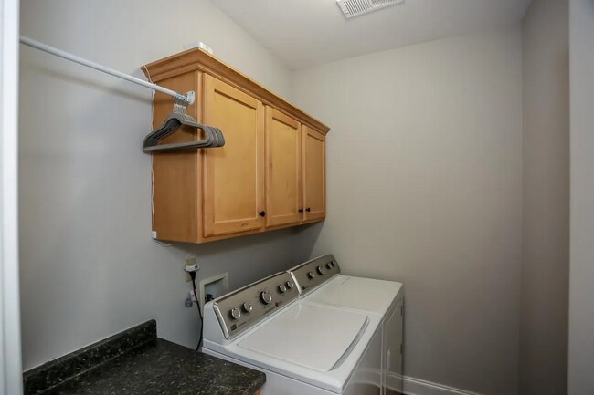 Building Photo - Stunning Atoka Home Offering Space, Style, and Convenience!