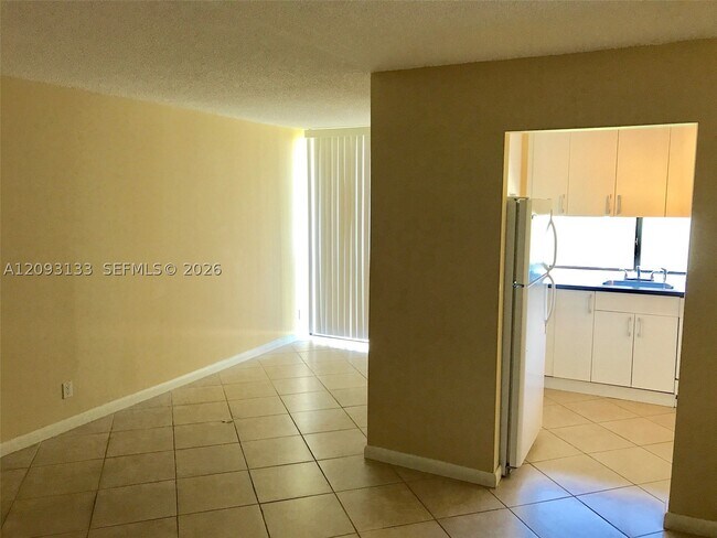 Building Photo - 17121 N Bay Rd
