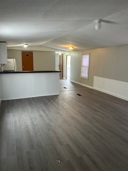 Livingroom/Kitchen - 489 Vanzant Rd