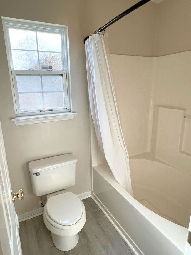 Building Photo - Spacious 4-Bedroom Home with Loft & Flex r...